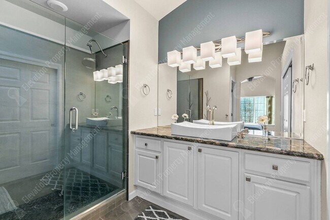 Building Photo - **UNFURNISHED** Charming and unique 2 BR in an upscale west Bend neighborhood