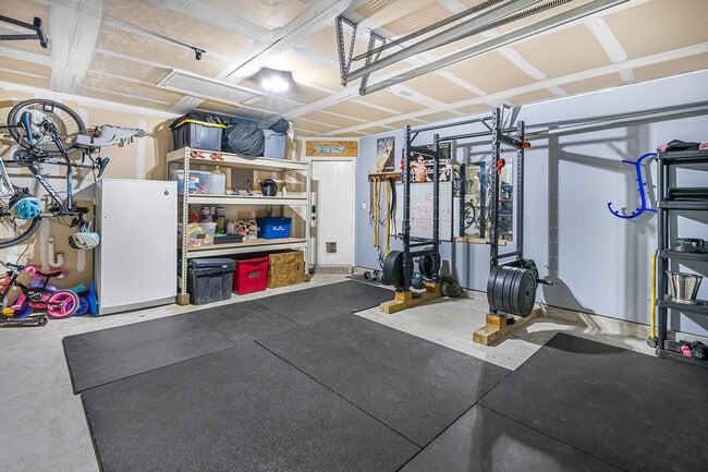 Building Photo - 904 Melted Candle Cove