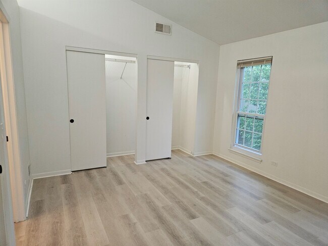 Building Photo - 519 Woodcrest Dr