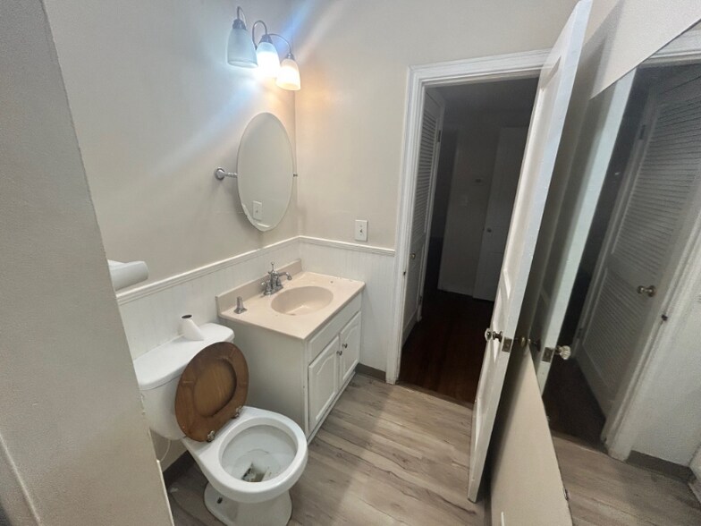 Building Photo - 2652 Merwyn Rd