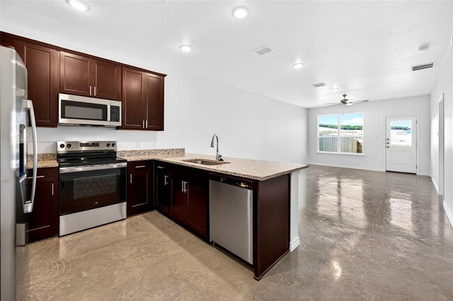 Building Photo - 628 Pacific Crest Trl