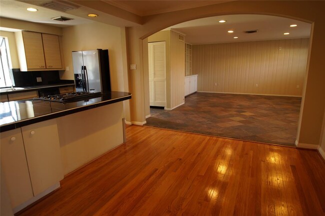 Building Photo - 5564 Aspen St