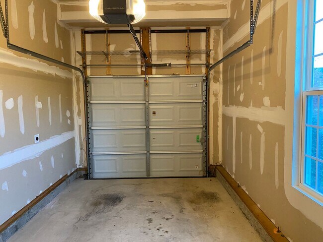 Building Photo - -- AVAILABLE MAY 8TH -- 3 BR / 3.5 BA End Unit Townhome, Available May 8th!