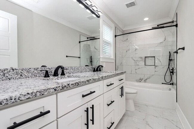 Building Photo - Stunning 3BD/2.5BA Home in Charlotte!