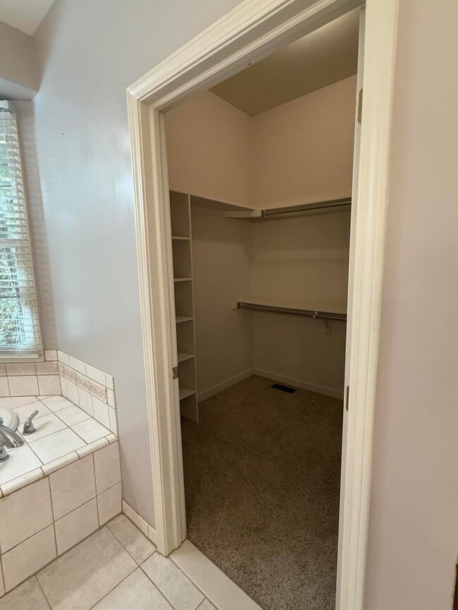 Building Photo - 18145 Shoreline Ct