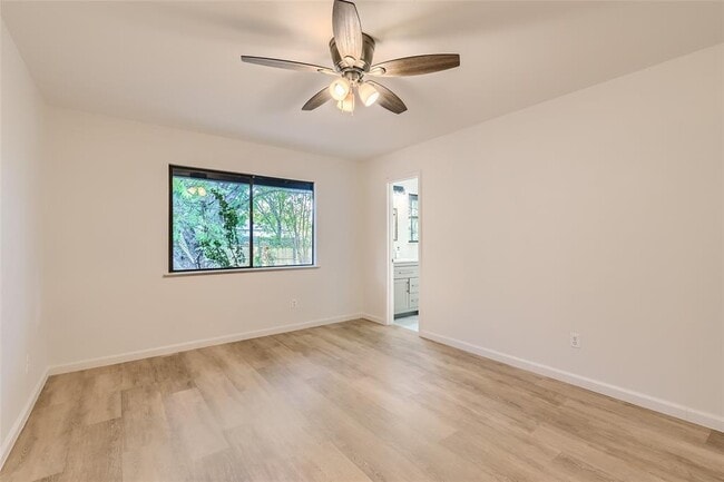 Building Photo - 402 Wood Bine Dr