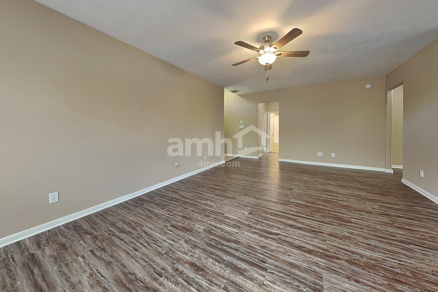 Building Photo - 7418 Jacobs Well Dr