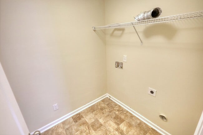 Building Photo - Charming 3BR House in Hampton