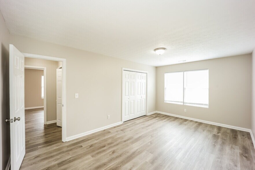 Building Photo - 220 Willow Springs Dr