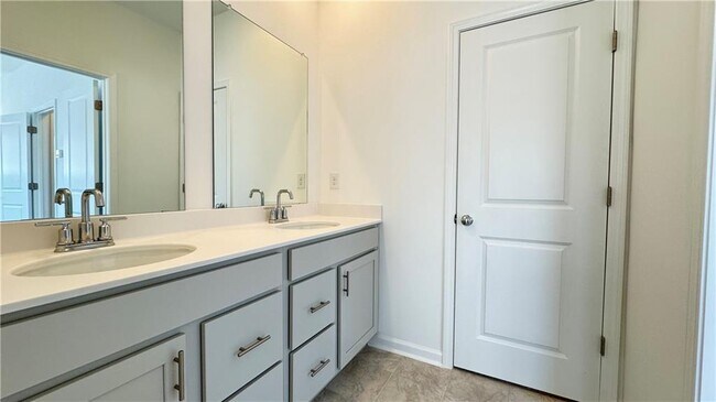 Building Photo - 9 Peeples Dr