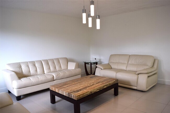 Building Photo - 13250 SW 4th Ct