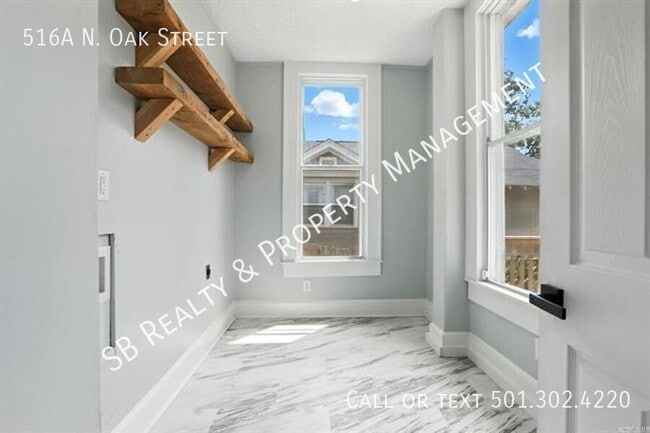 Building Photo - 516 N Oak St