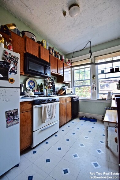 Primary Photo - 1691 Commonwealth Avenue