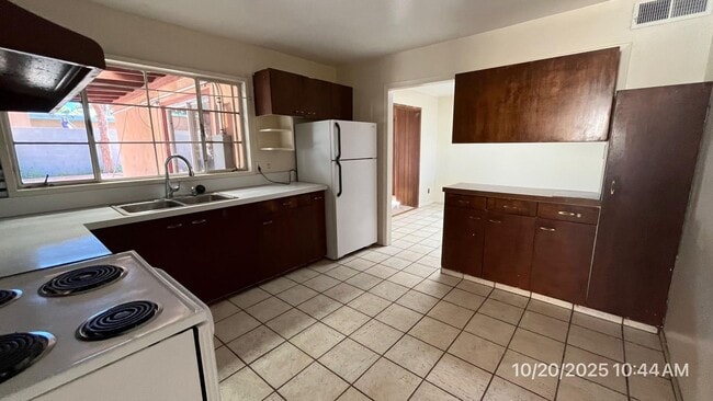 Building Photo - Uptown Lovely Home for Lease! 3 Bedroom, 2...