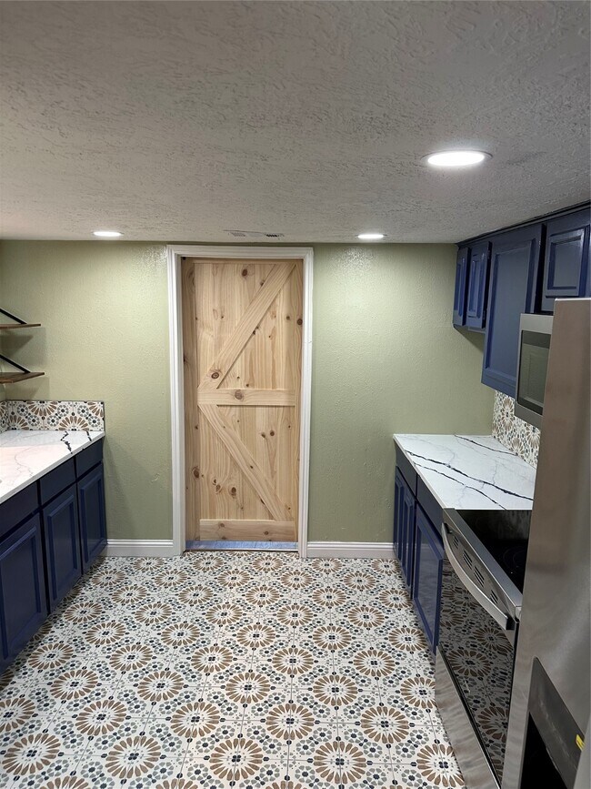 Building Photo - 14663 Perthshire Rd