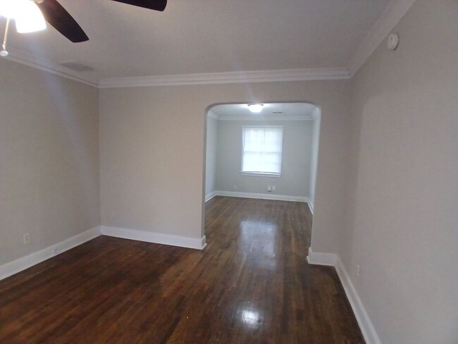 Building Photo - Delightful 3 bed 1 bath home - Open To Sec...