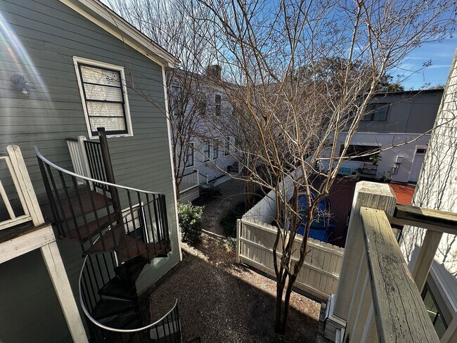 Building Photo - 609 E Duffy Ln