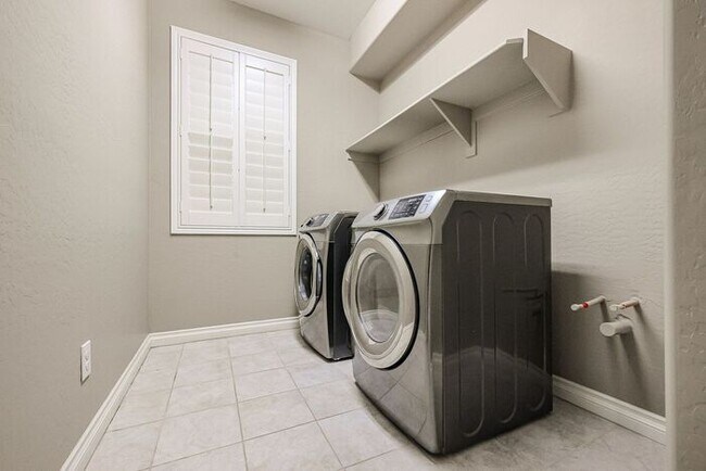 Building Photo - COMING SOON! Great Location!Stunning 6-bedroom Plus 7, 4.5-bathroom home located in Chandler