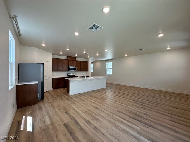 Building Photo - 6988 Sylmar Ave
