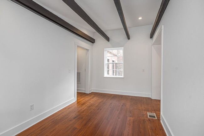 Building Photo - Renovated 2 Bedroom Carriage house off Lafayette Square