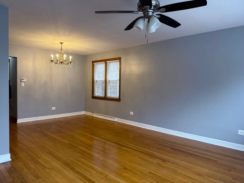 Building Photo - 2929 N Kolmar Ave