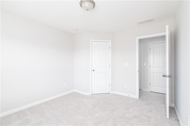 Building Photo - 770 Sunset Park Dr