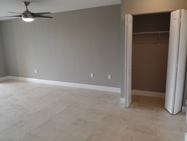 Building Photo - 2820 N Oakland Forest Dr