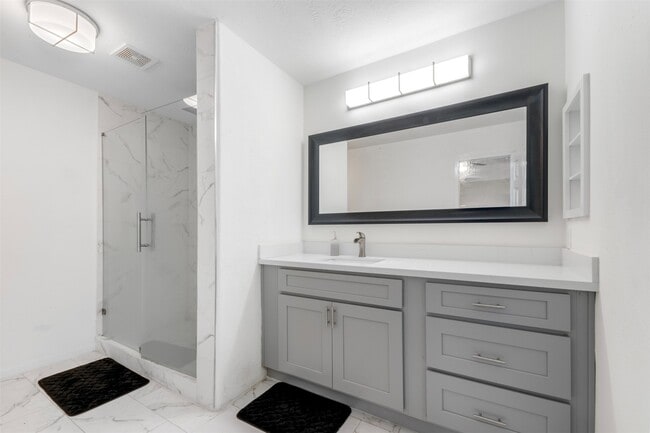 Building Photo - 1413 TX-146