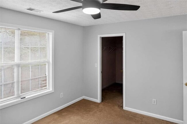 Building Photo - 905 Pownal Ln