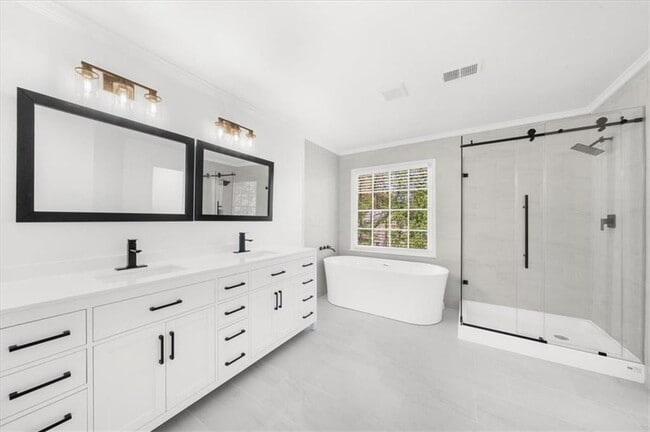 Building Photo - 11215 Highfield Chase Dr