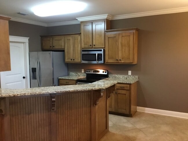 Building Photo - BEAUTIFUL HOME IN DAPHNE!
