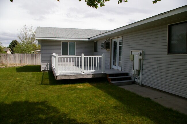 Building Photo - 809 Cherokee Ln