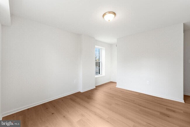 Building Photo - 2210 New Falls Rd