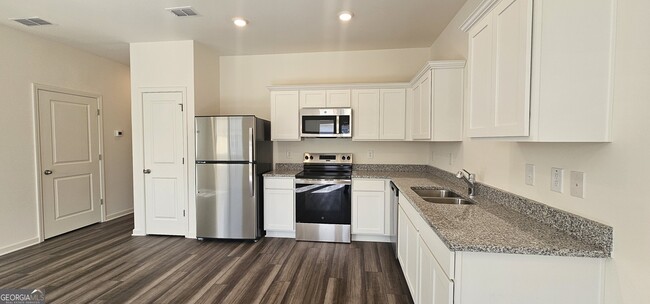 Building Photo - 304 Hynes Dr