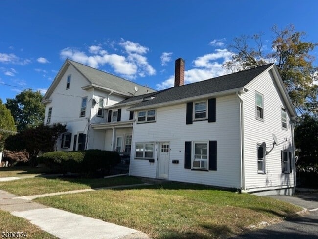 Building Photo - 18 Elm St