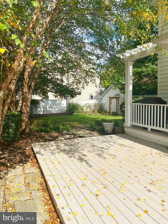 Building Photo - 432 E Luray Ave