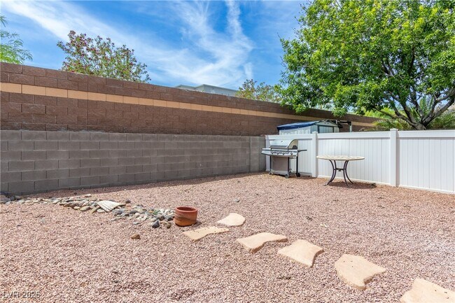 Building Photo - 6409 Stone Dry Ave