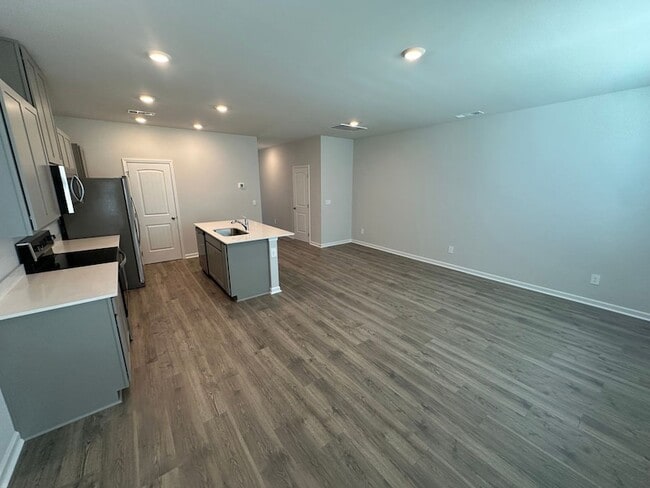 Building Photo - 206 Hazel Ln