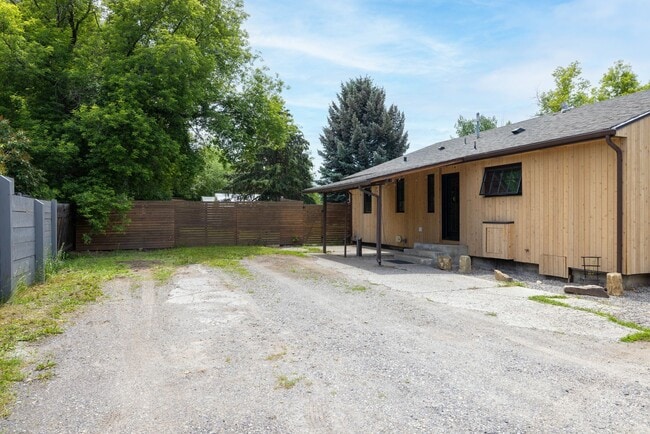 Building Photo - Soul of The old Bozeman with the conveniences of modern design with flexible lease dates