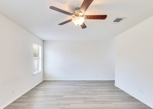 Building Photo - 150 Rummel Dr