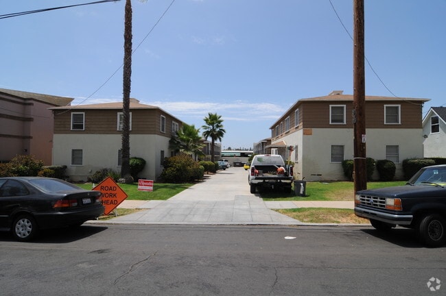 Primary Photo - 4818-4826 Palm Ave