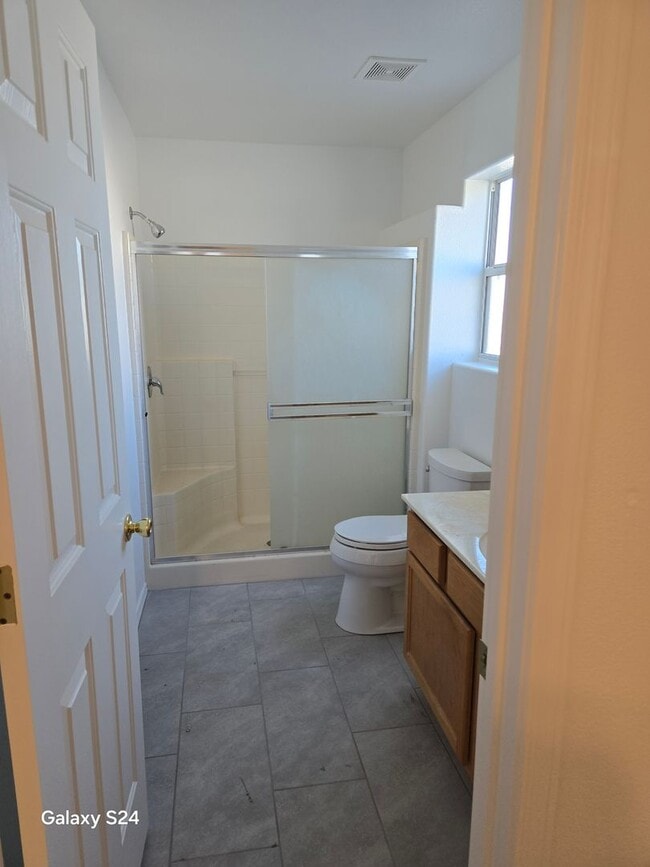 Building Photo - Newly Reduced Rent 3 Bedroom, 2 Bath, 2 Car Garage