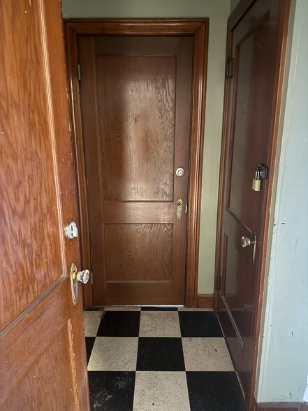 Building Photo - 34 Sunset St