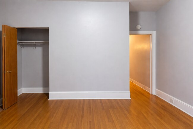 Building Photo - 301 S Broad St