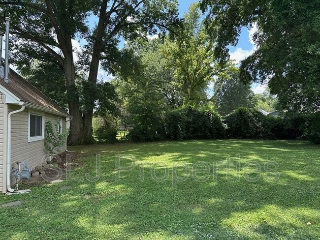 Building Photo - 9410 Cavalcade Ave