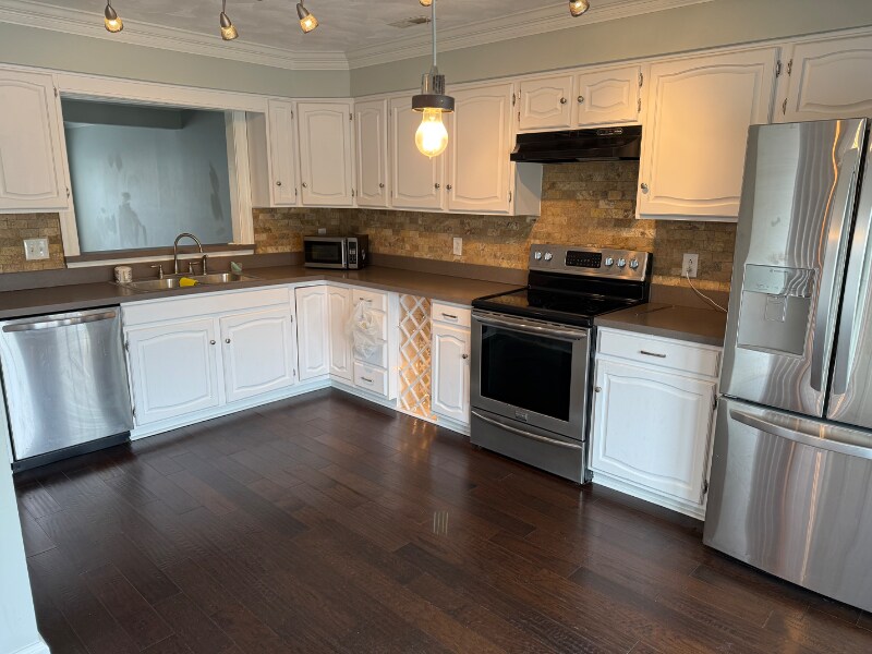 Building Photo - 658 Lord Dunmore Dr