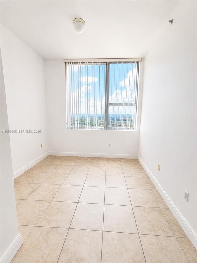 Building Photo - 2681 N Flamingo Rd