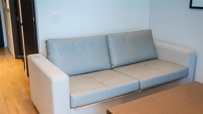 Building Photo - 398 NE 5th St