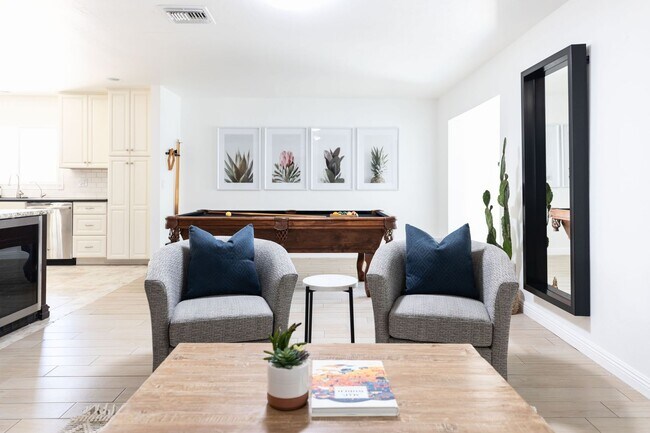 Building Photo - 2199 Sq Ft 4 bedroom 2 bath with Pool & Pool Table - Under Market Rate!