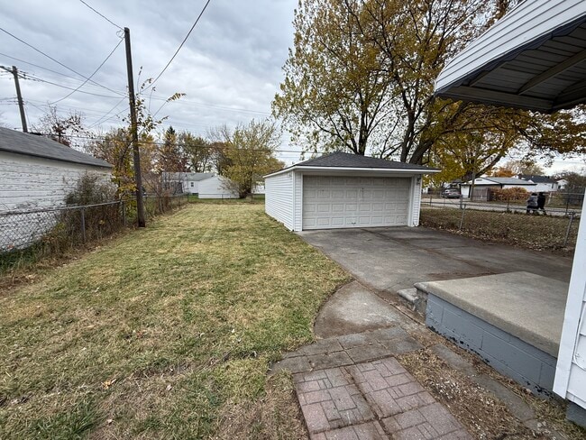 Building Photo - 13155 Sidonie Ave